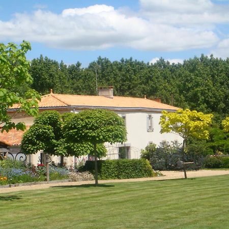 Chambres D'Hotes Au Gite De La Pommeraie Landeronde Exterior photo